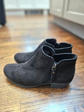 Arizona Galen Black Faux Suede Low Heel Ankle Boots 8.5 M Side Zip